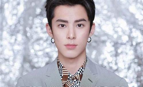 王鹤棣被强迫吃瓜视频,揭秘娱乐圈背后的真相