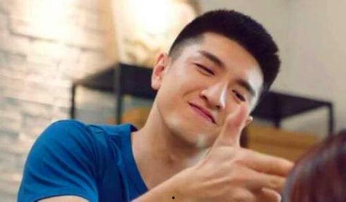 黄姓男演员吃瓜视频播放,瓜田李下，真相几何？