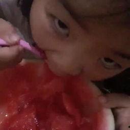小孩吹风吃瓜的视频大全