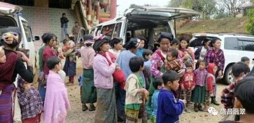 缅甸内战大妈吃瓜原视频,大妈围观吃瓜，真实记录战火下的民间生活