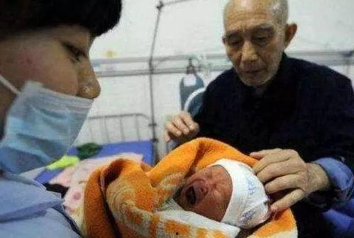 小孩子吃老汉瓜好吗视频,趣味横生吃瓜大作战