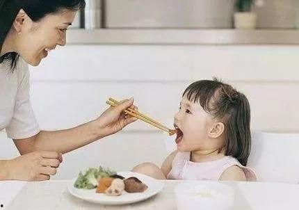 小孩子吃老汉瓜好吗视频,趣味横生吃瓜大作战