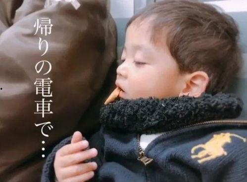 小男孩吃角瓜的视频播放