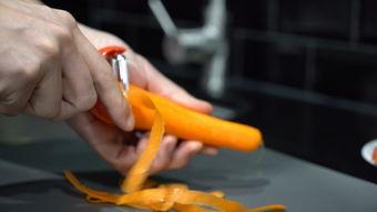 吃瓜刨皮的视频素材下载,视频素材背后的故事