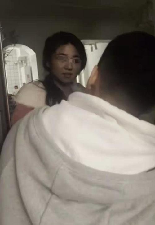 女子逛街吃瓜视频大全,捕捉市井百态