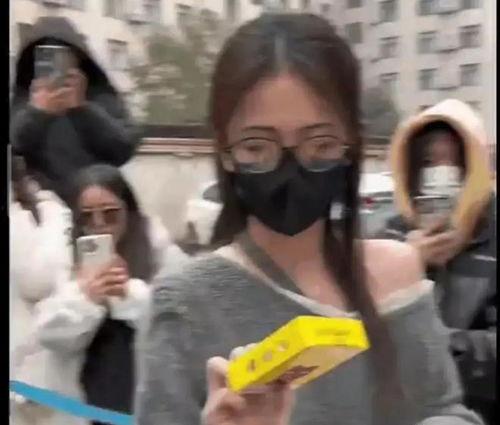 多人八卦吃瓜视频,从八卦视频看明星幕后故事