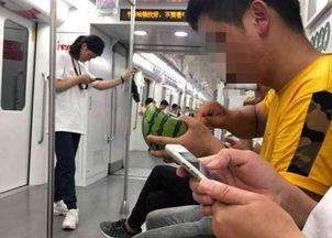 上海地铁吃瓜事件视频播放,视频曝光引发网友热议