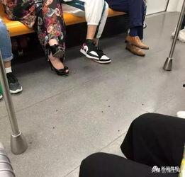 上海地铁吃瓜事件视频播放,视频曝光引发网友热议