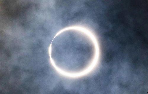 日环食吃瓜视频,网络吃瓜大军围观天文盛宴