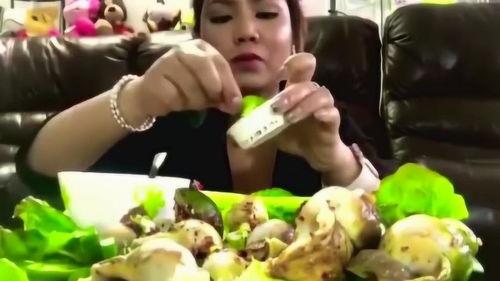 美女吃螺肉和瓜视频,美女大快朵颐螺肉瓜视频走红网络