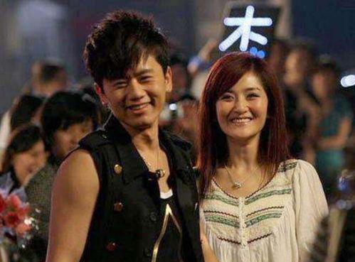 张杰吃瓜求婚忘词视频,甜蜜瞬间引发网友热议