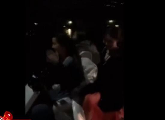 打架踢二楼吃瓜群众视频,打架事件致二楼群众被踢，现场视频曝光引热议