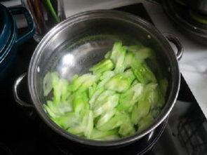 茭瓜可以蘸芥末吃吗视频,茭瓜蘸芥末的独特风味体验