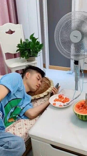 小日子吃瓜的视频,揭秘娱乐圈幕后故事