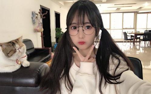 网络吃瓜精神小妹视频