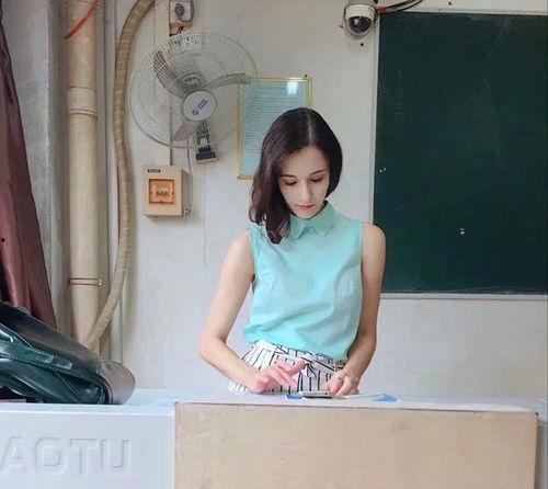 网络吃瓜精神小妹视频