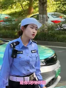 女民警上班吃瓜视频大全,视频大全揭秘警营生活趣味瞬间